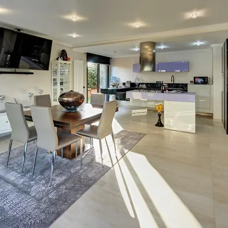Вилла Rioja With Pool & Mountain And Sea View, Only Familys Льорет-де-Мар