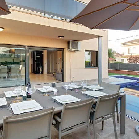 Rioja With Pool & Mountain And Sea View, Only Familys Вилла *